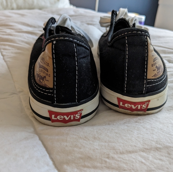 Men's Levi's Shoes size 9 look like Converse - Picture 4 of 6